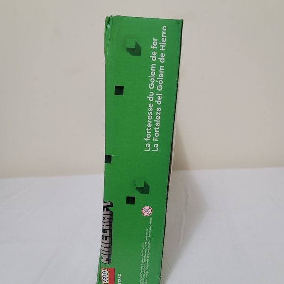 LEGO Minecraft: The Iron Golem Fortress (21250) Brand New - Picture 5 of 11